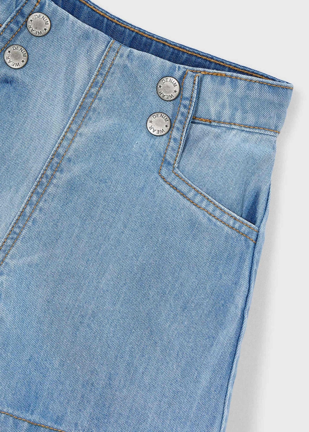 Bermuda-Jorts-Mädchen