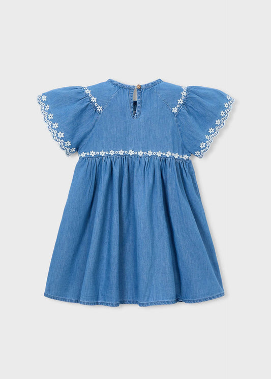 Mädchenkleid mit Stickereidetails