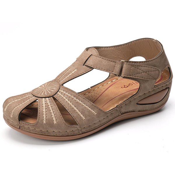 Lässige Keilabsatzsandalen