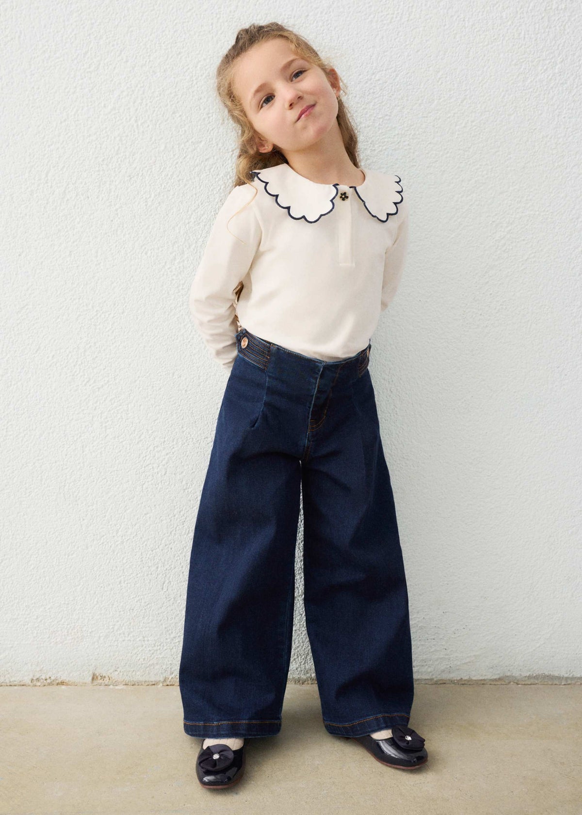 Mädchenjeans mit weitem Bein