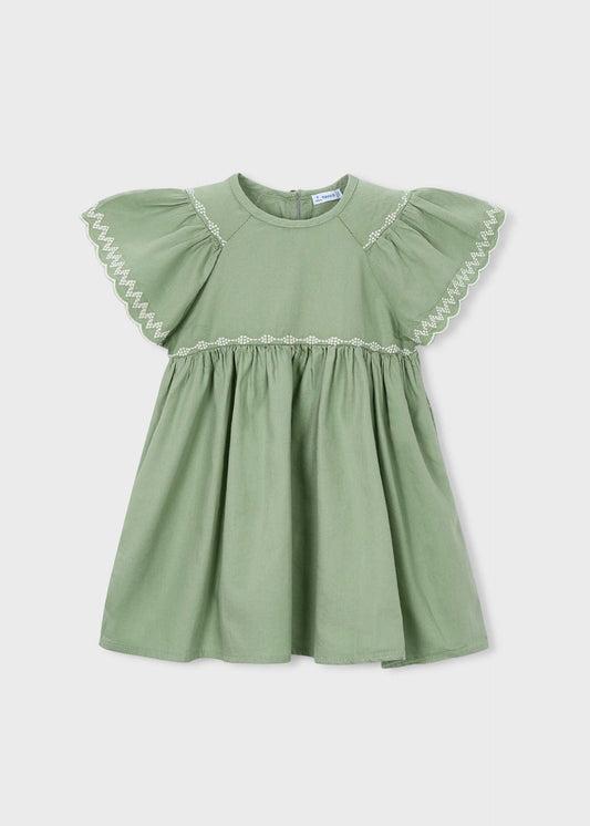 Mädchenkleid mit Stickereidetails