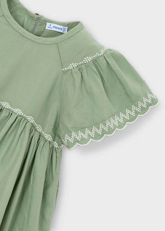 Mädchenkleid mit Stickereidetails