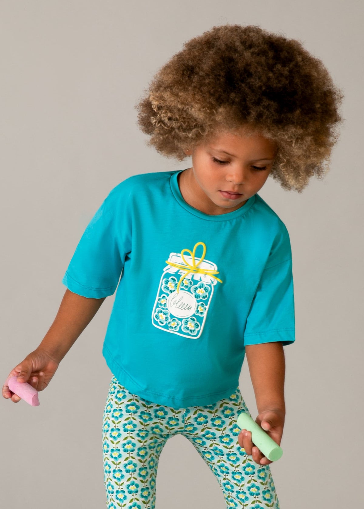 Mädchen-T-Shirt mit überschnittenen Schultern