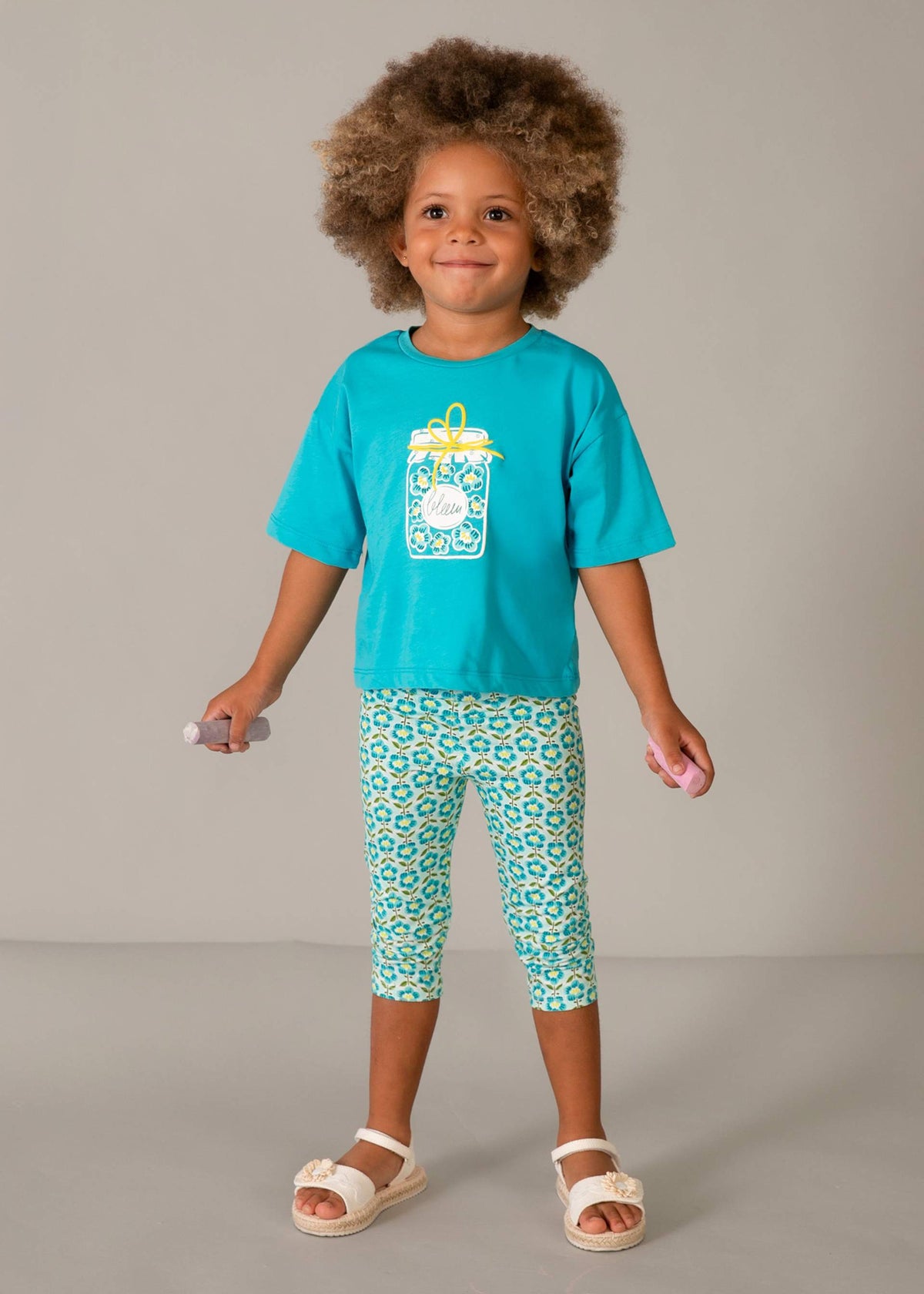 Mädchen-T-Shirt mit überschnittenen Schultern
