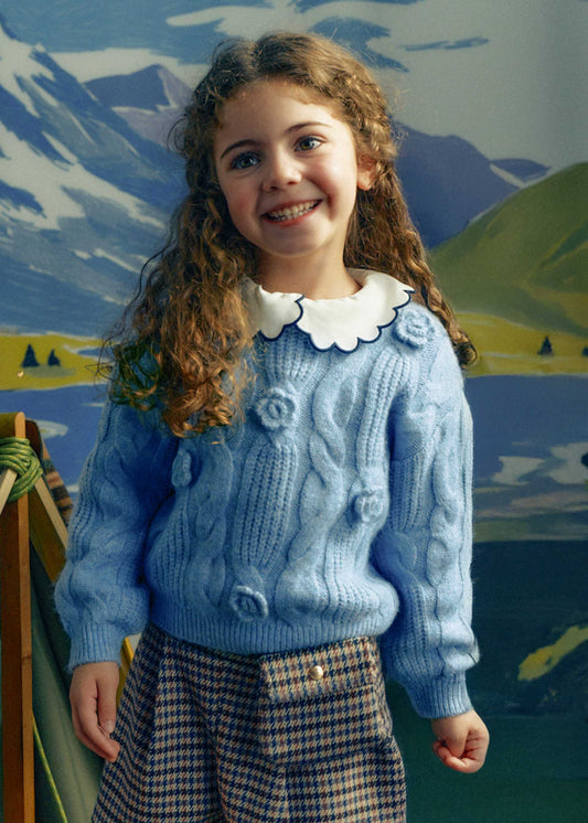 Mädchenpullover mit Blumenapplikation