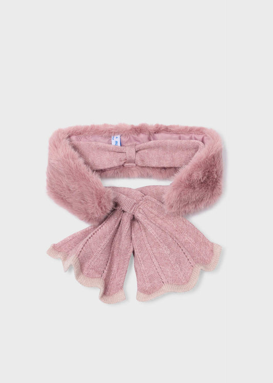 Girls' knitted scarf