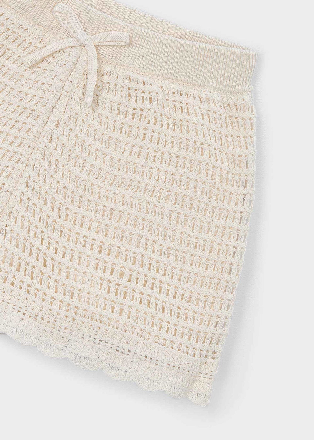 Mädchenhose mit Lochstickerei-Details