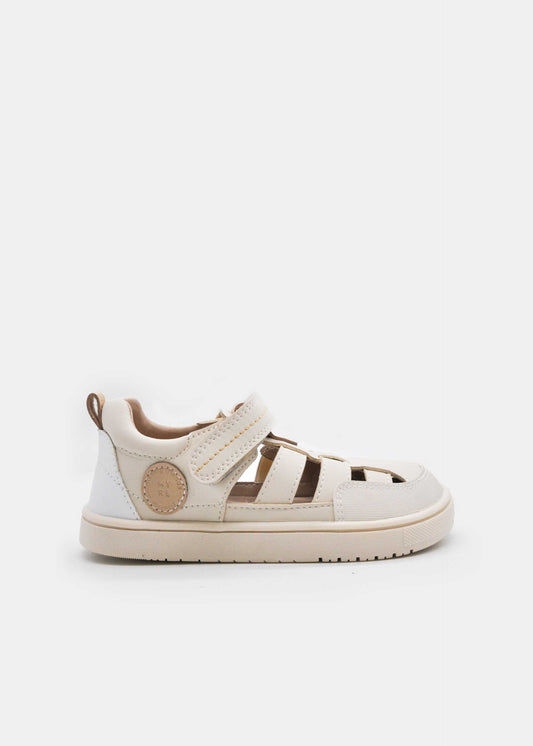 Sandalenmädchen