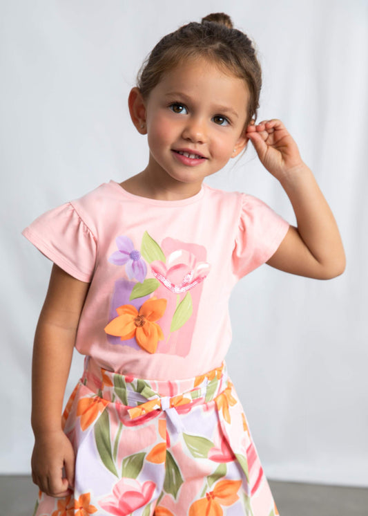 T-shirt girl