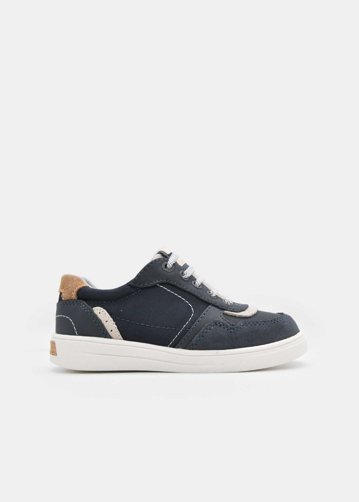 Turnschuhjunge